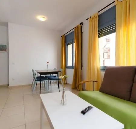 Sleeps 4 Wifi Apartment
